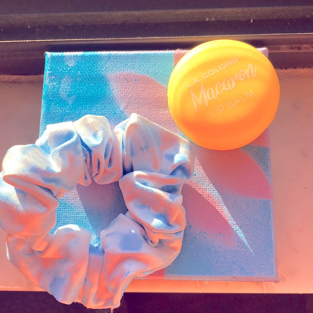 A set of a lip balm.  A scrunching and a painting